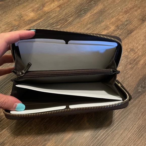 Gucci Zip Around Wallet - Picture 4 of 8